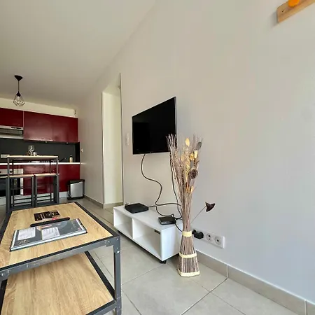 3 Personnes Апартаменты Риом